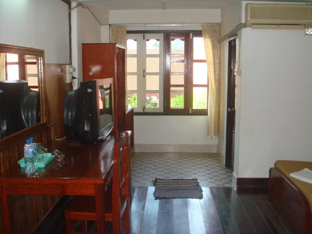 Champa Hotel Pakse Exterior photo