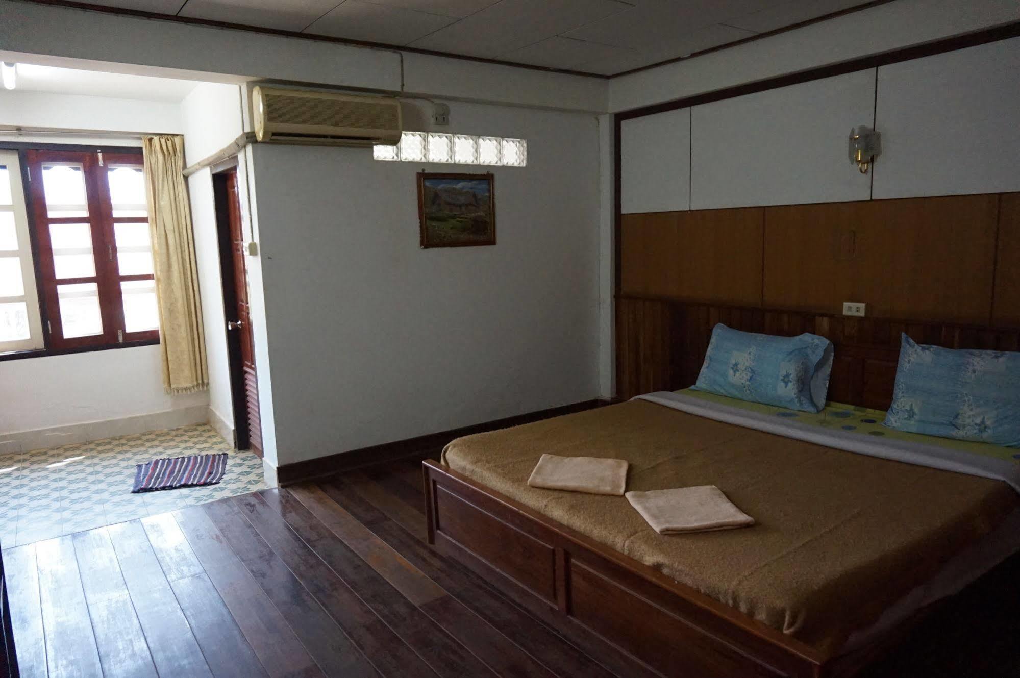 Champa Hotel Pakse Exterior photo